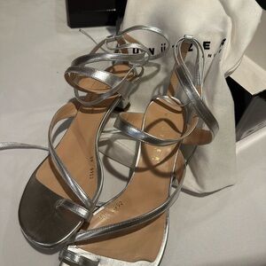 Unützer Venice Alexis Silver sandals. Size 9